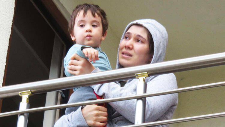 Ataşehir’ de iki yaşındaki çocuk annesini balkona kilitledi