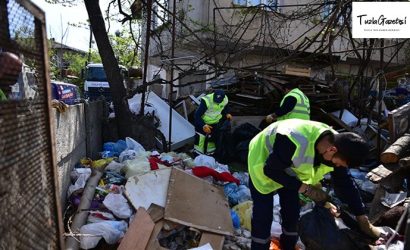 Tuzla’da bir vatandaş topladığı 16 ton çöpü evinin bahçesinde biriktirdi