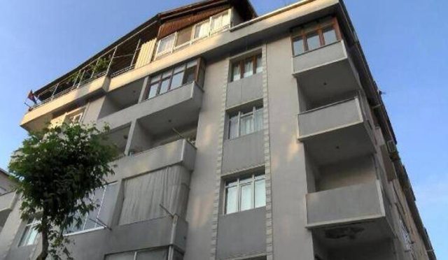 3.9 büyüklüğündeki deprem sonrası binanın yıkılmasına karar verildi