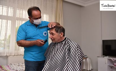 Dezavantajlı Vatandaşların Tıraşlarını Evlerinde Yapmaya Başladı