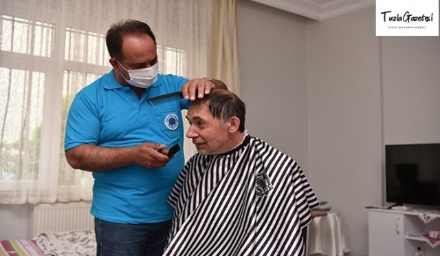 Dezavantajlı Vatandaşların Tıraşlarını Evlerinde Yapmaya Başladı