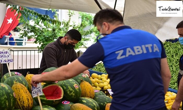 Tuzla Zabıta ekipleri tarafından her gün semt pazarlarını denetliyor