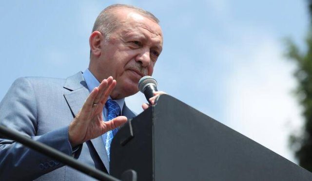 Cumhurbaşkanı Erdoğan Tank Paleti Fabrikası'nda incelemelerde bulundu