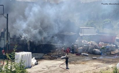 Kocaeli Çayırova' da fabrikada yangın